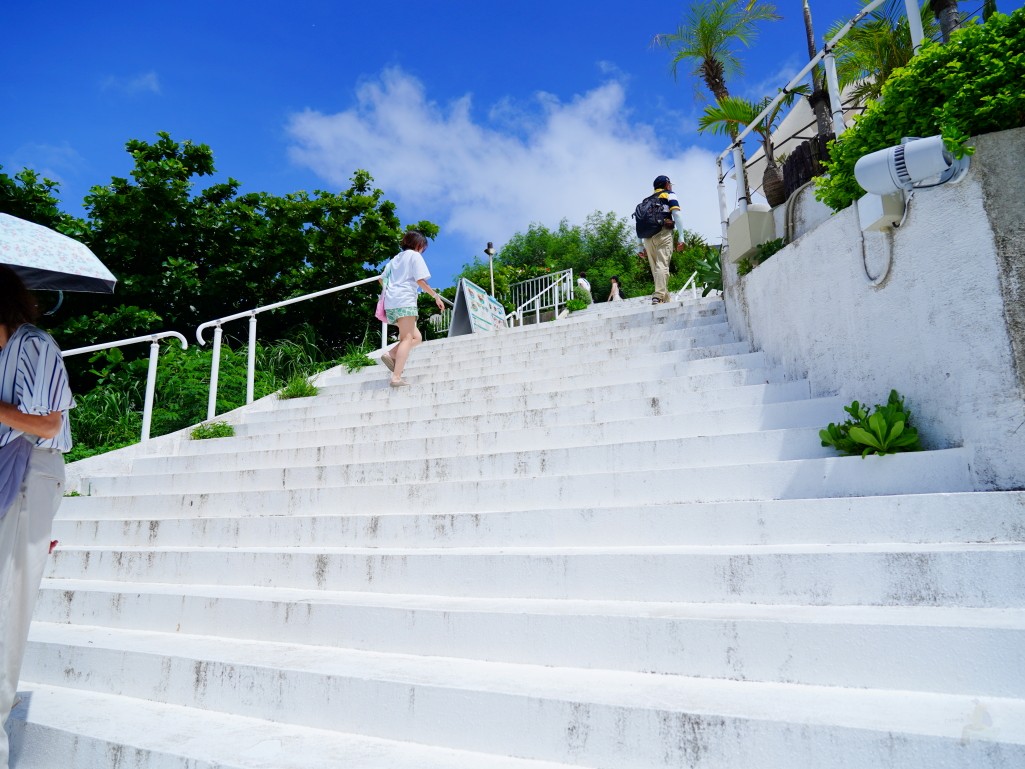 瀨長島 Umikaji Terrace 白色階梯建築｜沖繩小希臘
