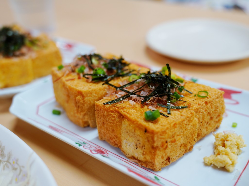沖繩牧志市場,牧志市場,沖繩美食,沖繩市場,那霸市場,沖繩必吃,沖繩自由行,沖繩景點,沖繩在地美食,沖繩現煮海鮮,牧志市場餐廳,沖繩海葡萄哪裡買,沖繩龍蝦料理,沖繩海鮮市場,牧志市場營業時間,沖繩伴手禮推薦,沖繩旅行,沖繩旅遊,沖繩傳統市場,日本市場美食,日本自由行,那霸美