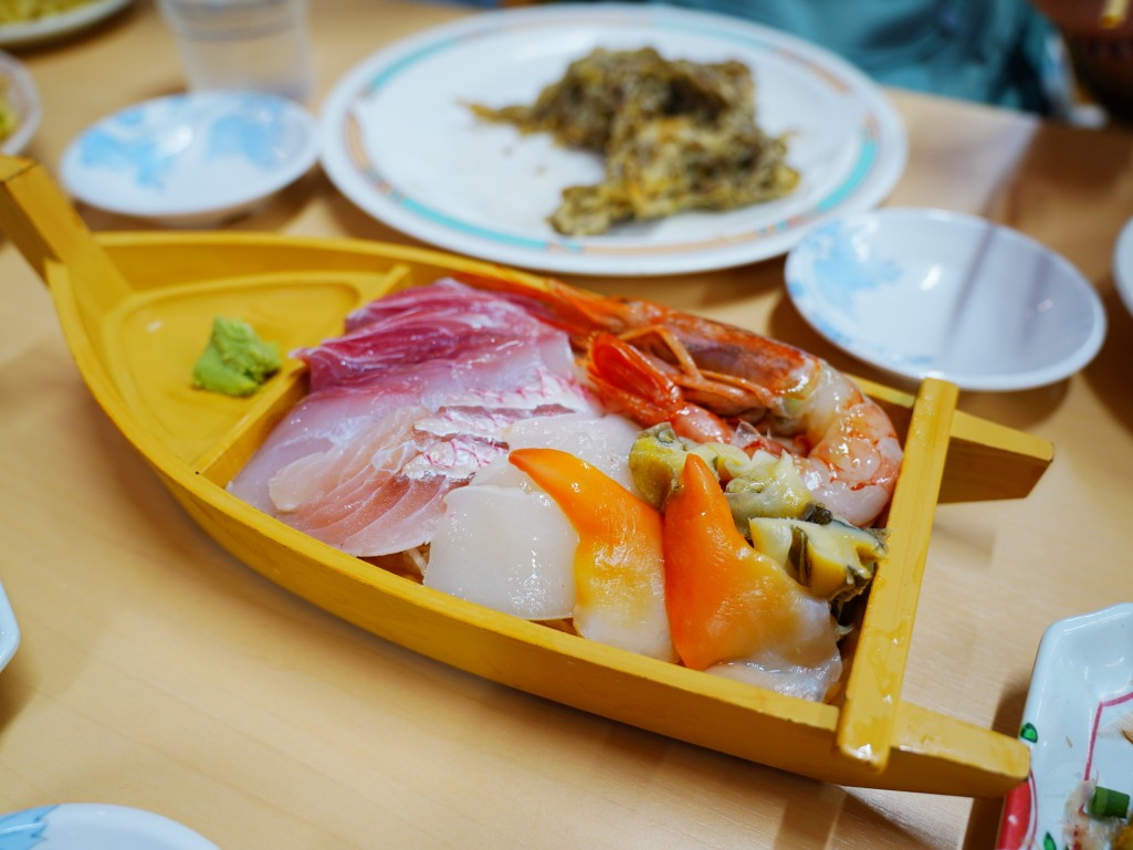 沖繩牧志市場,牧志市場,沖繩美食,沖繩市場,那霸市場,沖繩必吃,沖繩自由行,沖繩景點,沖繩在地美食,沖繩現煮海鮮,牧志市場餐廳,沖繩海葡萄哪裡買,沖繩龍蝦料理,沖繩海鮮市場,牧志市場營業時間,沖繩伴手禮推薦,沖繩旅行,沖繩旅遊,沖繩傳統市場,日本市場美食,日本自由行,那霸美