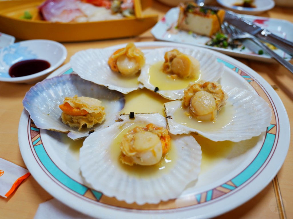沖繩牧志市場,牧志市場,沖繩美食,沖繩市場,那霸市場,沖繩必吃,沖繩自由行,沖繩景點,沖繩在地美食,沖繩現煮海鮮,牧志市場餐廳,沖繩海葡萄哪裡買,沖繩龍蝦料理,沖繩海鮮市場,牧志市場營業時間,沖繩伴手禮推薦,沖繩旅行,沖繩旅遊,沖繩傳統市場,日本市場美食,日本自由行,那霸美
