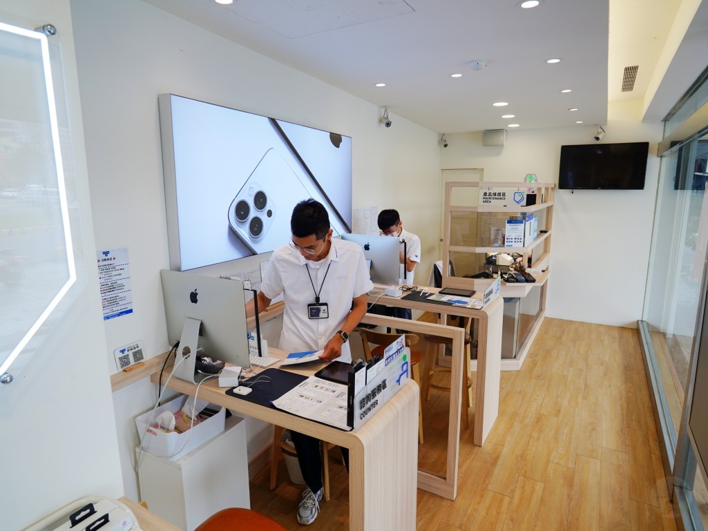 iPhone 14 Pro 換電池,iPhone 維修,鼎威維修,維修中心,台中 iPhone,iPhone 深層清潔,iPhone 防水膠,iPhone 保護貼更換,iPhone 原廠電池,iPhone 認證電池,iPhone 電池健康度,iPhone 14 Pro 換電池要多少錢,iPhone 換電池推薦 鼎威維修,iPhone 維修中心哪裡好,iPhone 換電池會影響防水嗎,iPhone 換電池流程 鼎威維修,台中 iPhone 換電池推薦