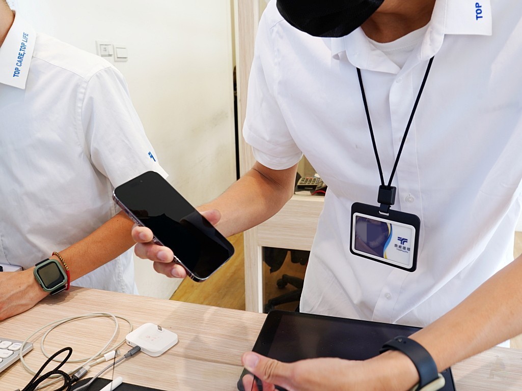 iPhone 14 Pro 換電池,iPhone 維修,鼎威維修,維修中心,台中 iPhone,iPhone 深層清潔,iPhone 防水膠,iPhone 保護貼更換,iPhone 原廠電池,iPhone 認證電池,iPhone 電池健康度,iPhone 14 Pro 換電池要多少錢,iPhone 換電池推薦 鼎威維修,iPhone 維修中心哪裡好,iPhone 換電池會影響防水嗎,iPhone 換電池流程 鼎威維修,台中 iPhone 換電池推薦