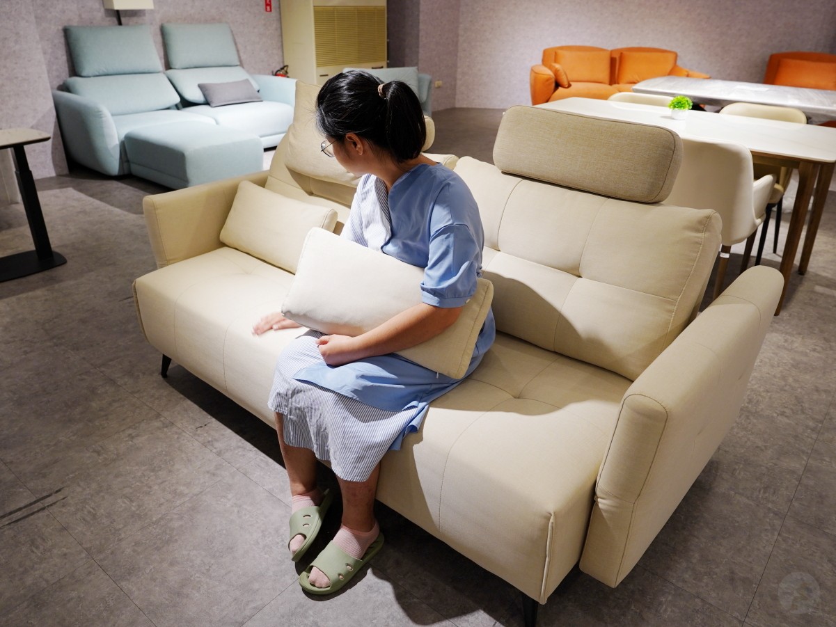 龐德沙發展開成超大面積的沙發床模式