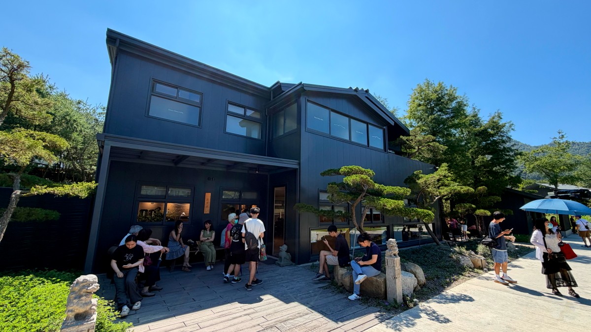 春秋山林戶外景觀與步道
