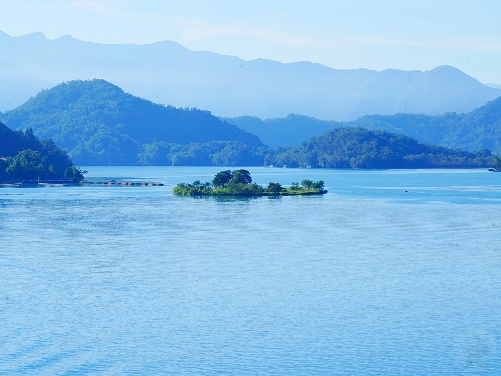 遠眺拉魯島