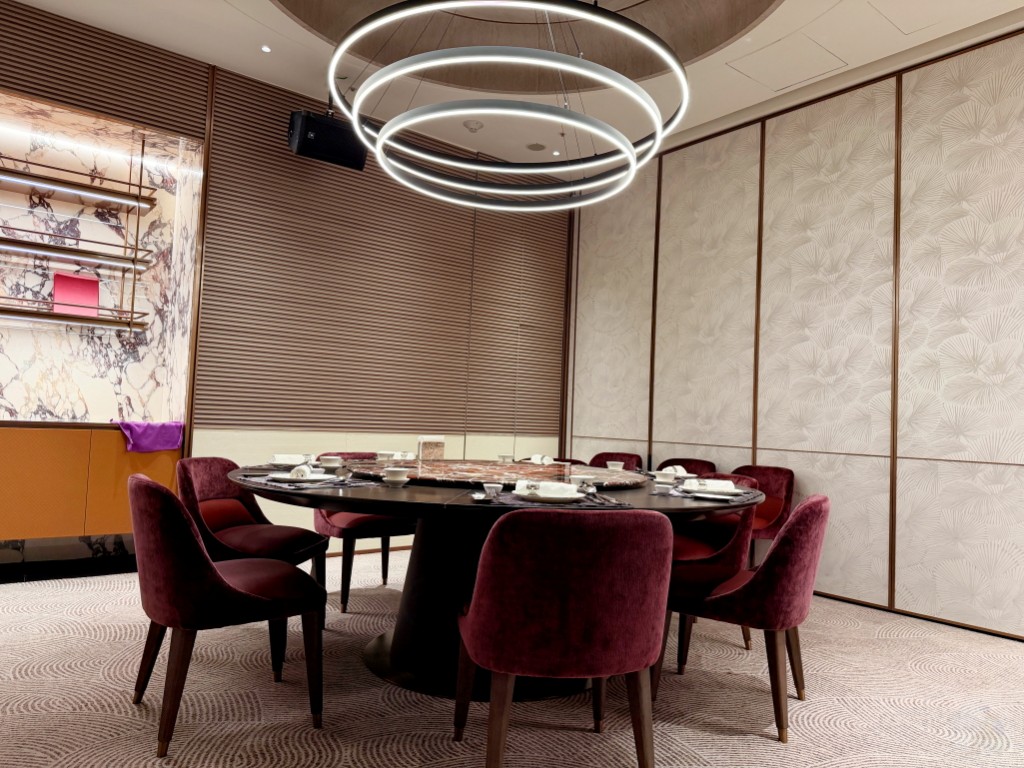 漢來名人坊,漢神洲際美食, 漢來美食, 粵菜餐廳, 高級粵菜, 米其林餐廳,台中漢神洲際美食, 漢來名人坊, 台中粵菜餐廳推薦, 燕窩釀鳳翼, 台中聚餐推薦, 台中商務宴客, 漢來名人坊包廂,母親節
