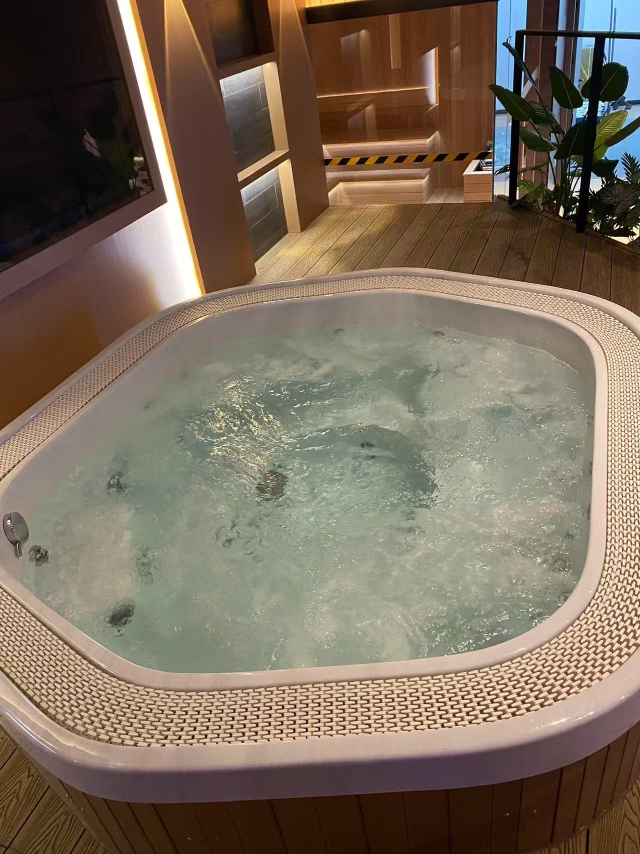 尚品國際水療的獨立浴缸房間