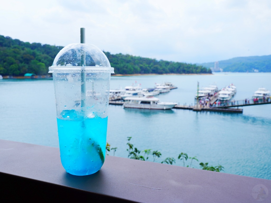 伊達邵力麗咖啡廳舒適的用餐環境與湖景，非常推薦安排進行程中休息