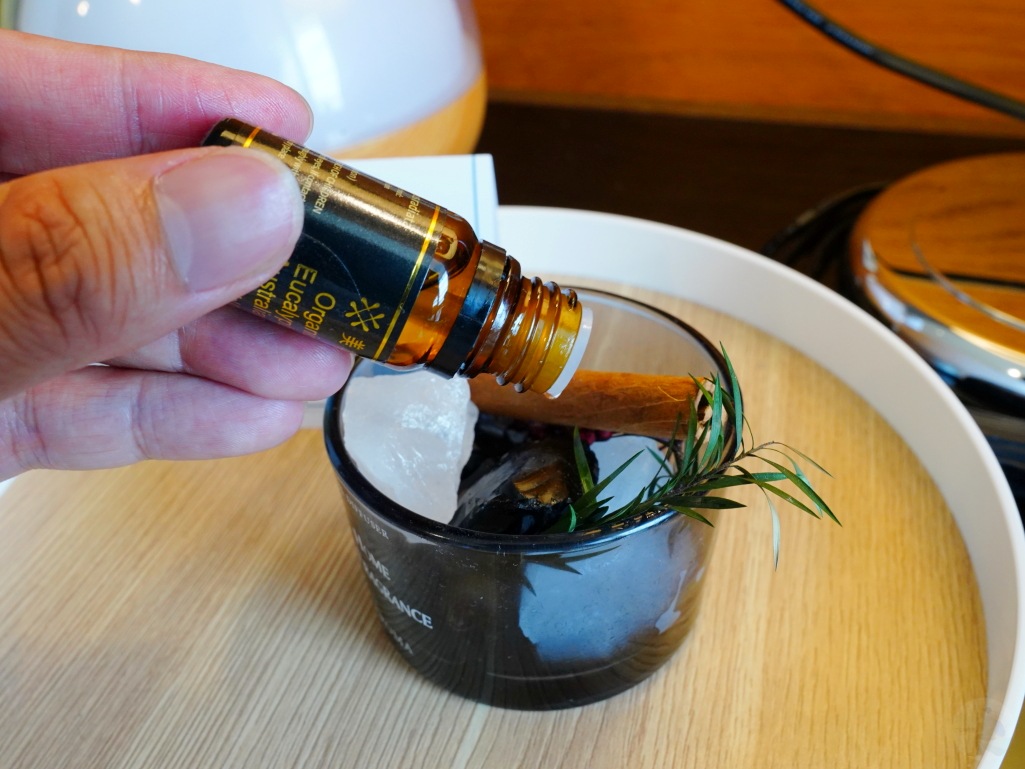 床頭擺放的舒眠噴霧