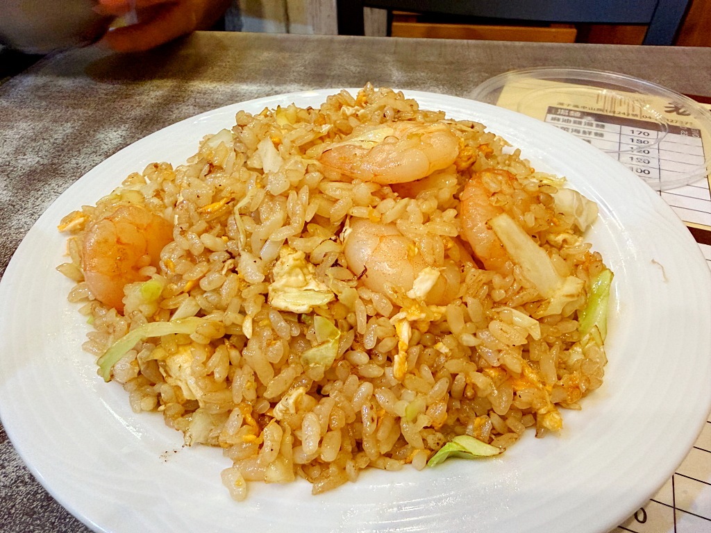 潭子老地方必點招牌超大蝦仁炒飯