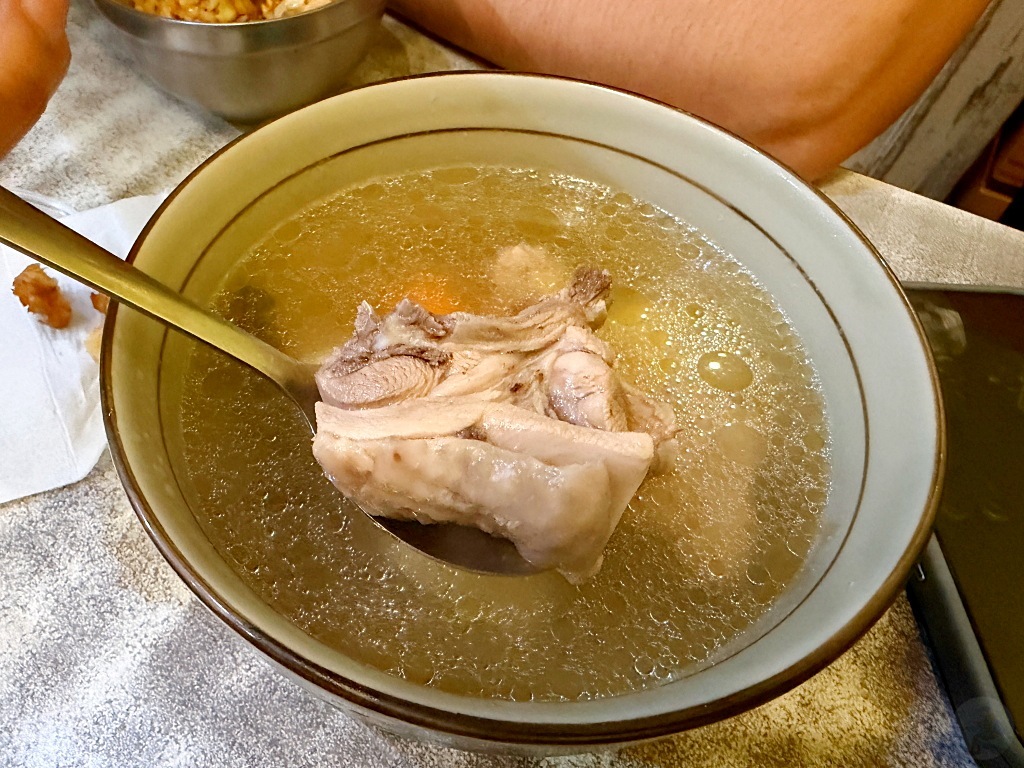 老地方微辣好喝的剝皮辣椒雞湯