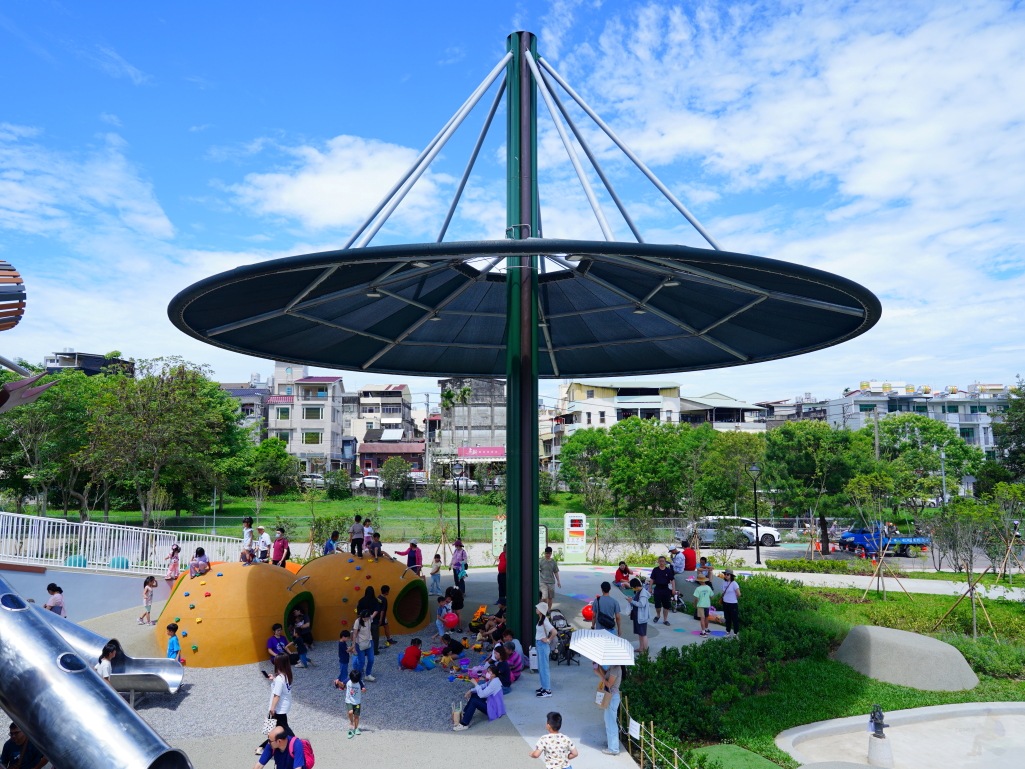 獨角仙生態公園造型遮陽設施與休息區