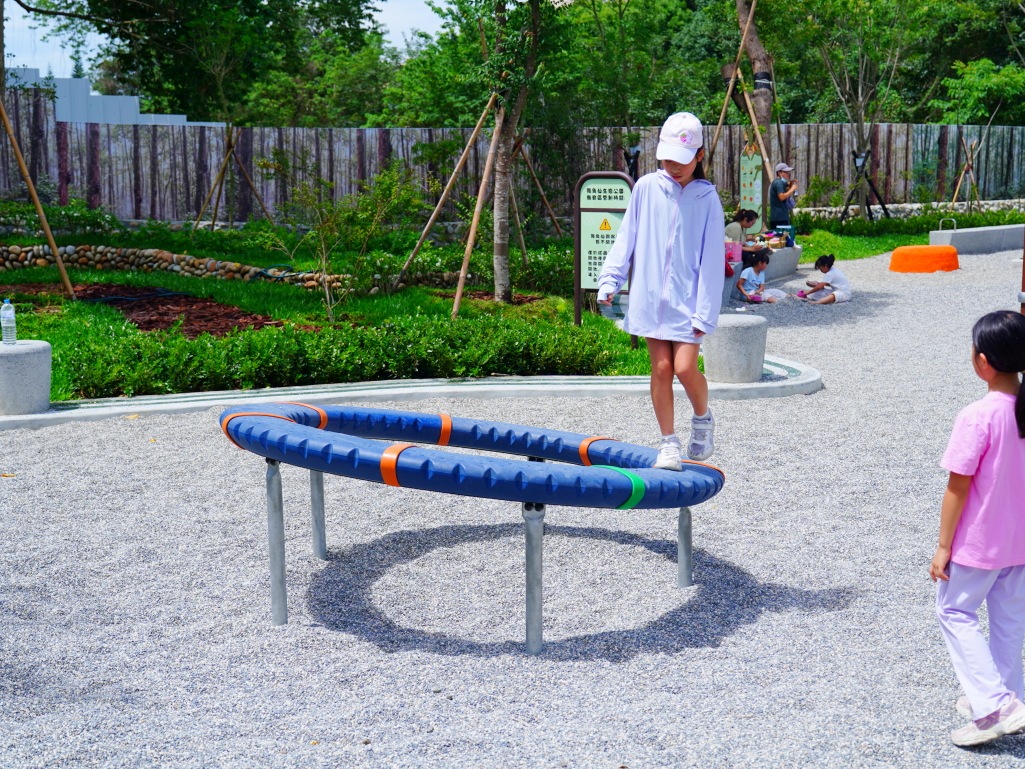 轉轉飛輪遊具