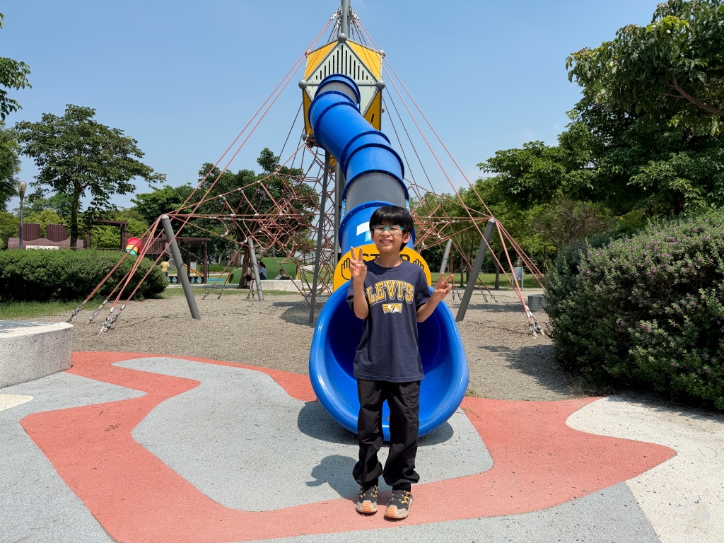 溪湖中央公園, 彰化親子景點, 彰化親子公園, 溪湖中央公園停車, 溪湖中央公園設施, 葡藤堡遊戲場, 溪湖糖廠順遊, 彰化免費景點, 彰化溪湖景點, 溪湖中央公園評價