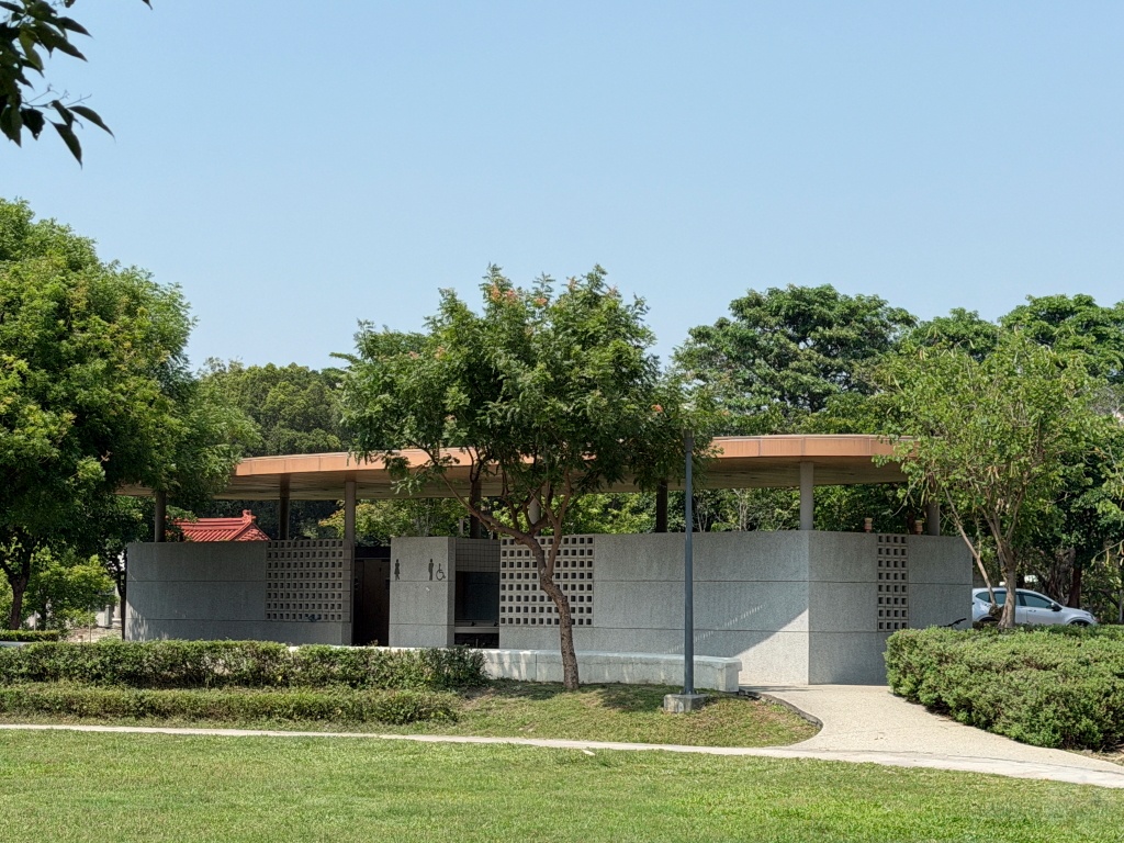 溪湖中央公園, 彰化親子景點, 彰化親子公園, 溪湖中央公園停車, 溪湖中央公園設施, 葡藤堡遊戲場, 溪湖糖廠順遊, 彰化免費景點, 彰化溪湖景點, 溪湖中央公園評價