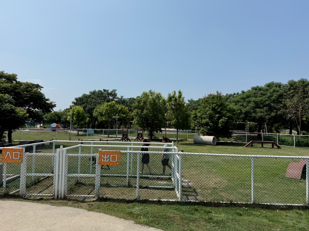 溪湖中央公園, 彰化親子景點, 彰化親子公園, 溪湖中央公園停車, 溪湖中央公園設施, 葡藤堡遊戲場, 溪湖糖廠順遊, 彰化免費景點, 彰化溪湖景點, 溪湖中央公園評價