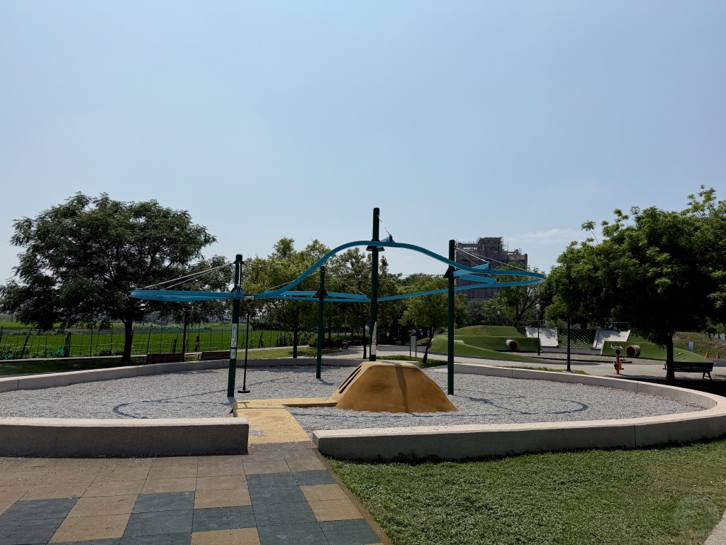 溪湖中央公園, 彰化親子景點, 彰化親子公園, 溪湖中央公園停車, 溪湖中央公園設施, 葡藤堡遊戲場, 溪湖糖廠順遊, 彰化免費景點, 彰化溪湖景點, 溪湖中央公園評價