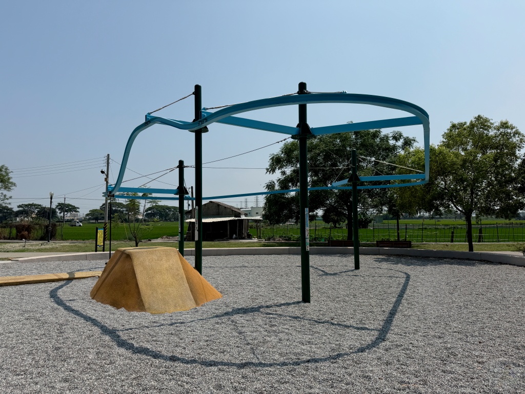 溪湖中央公園, 彰化親子景點, 彰化親子公園, 溪湖中央公園停車, 溪湖中央公園設施, 葡藤堡遊戲場, 溪湖糖廠順遊, 彰化免費景點, 彰化溪湖景點, 溪湖中央公園評價
