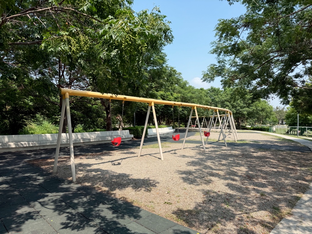 溪湖中央公園, 彰化親子景點, 彰化親子公園, 溪湖中央公園停車, 溪湖中央公園設施, 葡藤堡遊戲場, 溪湖糖廠順遊, 彰化免費景點, 彰化溪湖景點, 溪湖中央公園評價