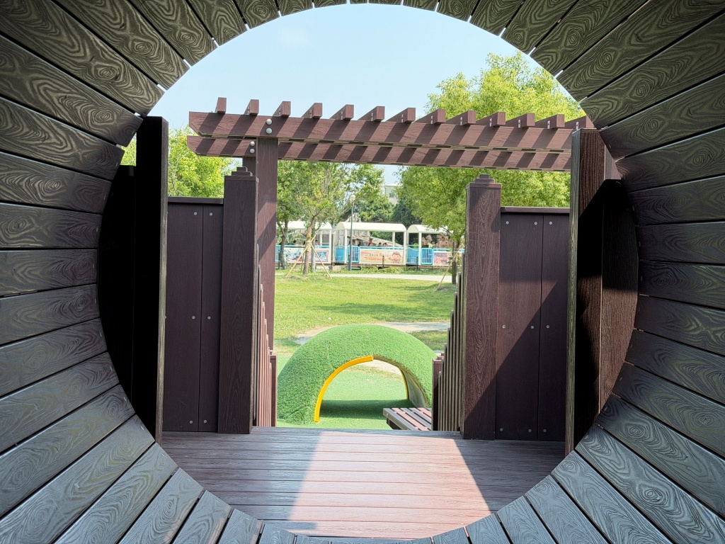 溪湖中央公園, 彰化親子景點, 彰化親子公園, 溪湖中央公園停車, 溪湖中央公園設施, 葡藤堡遊戲場, 溪湖糖廠順遊, 彰化免費景點, 彰化溪湖景點, 溪湖中央公園評價