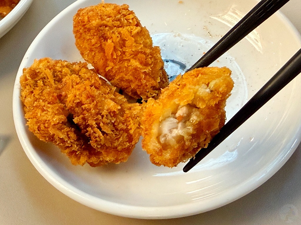 外酥內鮮甜的炸牡蠣剖面
