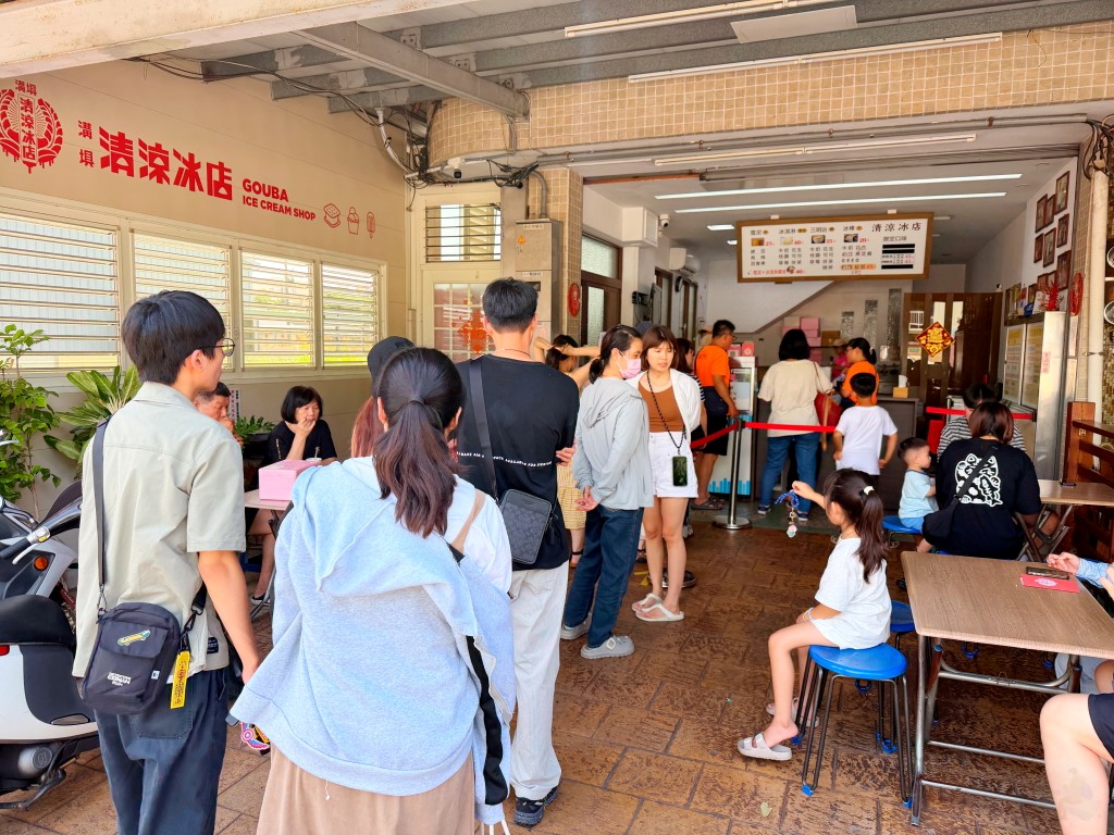 斗六溝壩清涼冰店古早味冰櫃與點餐區