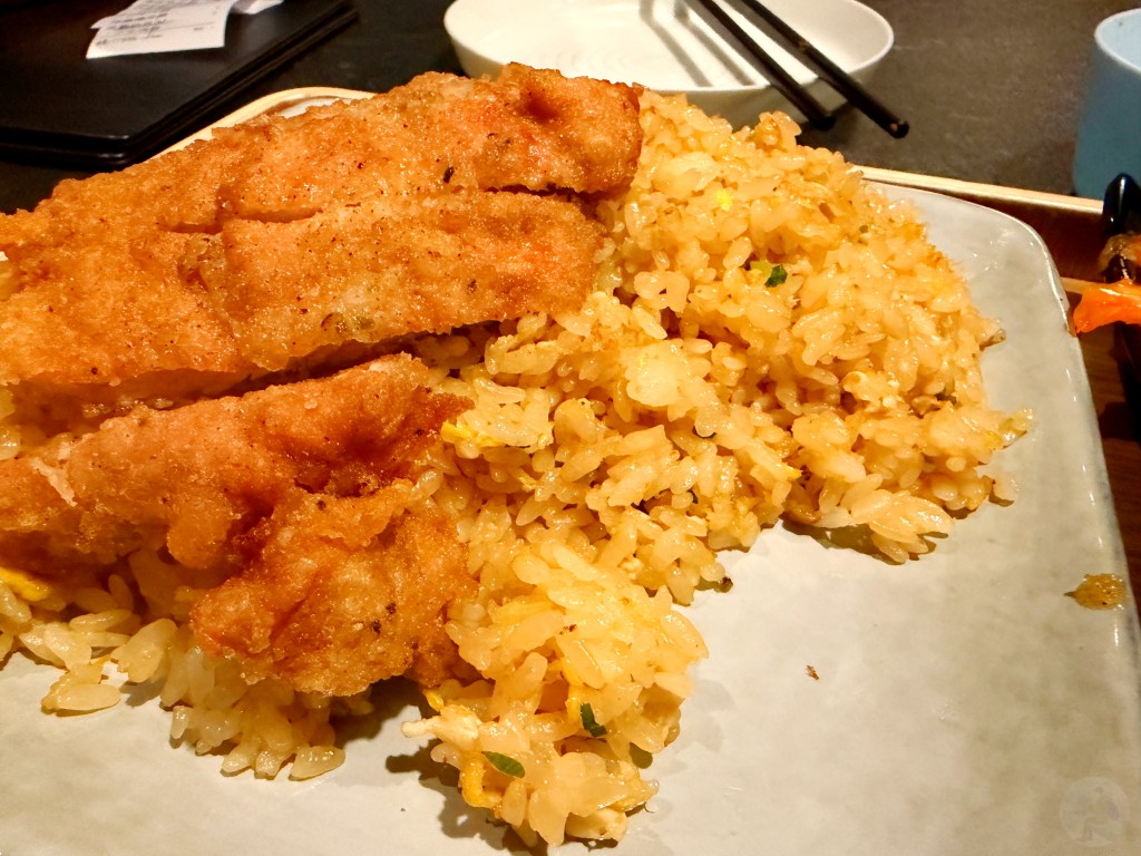 香氣十足不油膩的排骨蛋炒飯特寫