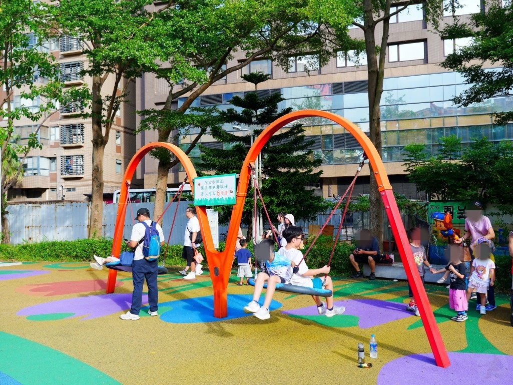 台茂公園 13座彩虹鞦韆區