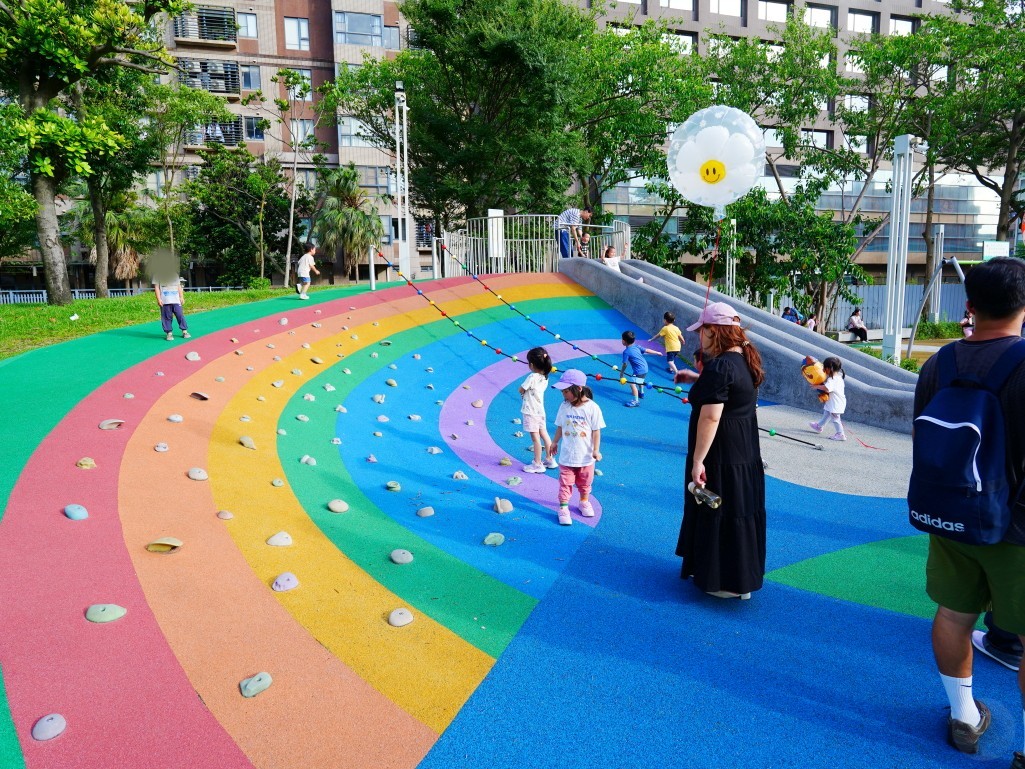 台茂公園 幼童磨石子溜滑梯