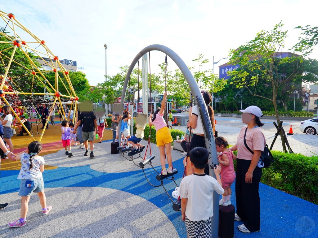 台茂公園 幼兒尿布鞦韆