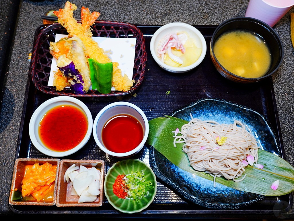 蕎麥冷麵野菜炸蝦天婦羅定食