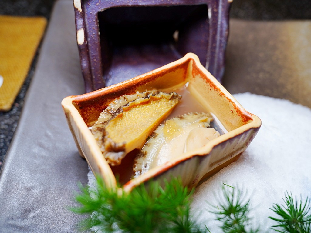 磯煮鮑魚搭配大根