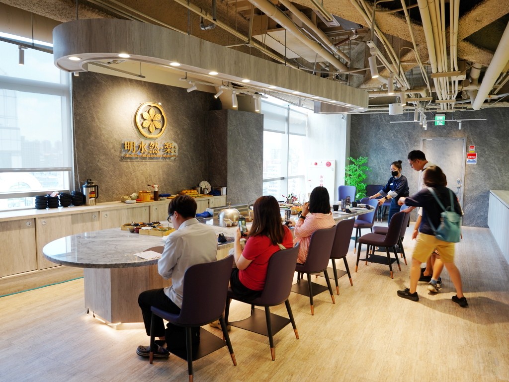 明水然樂鐵板燒座位區
