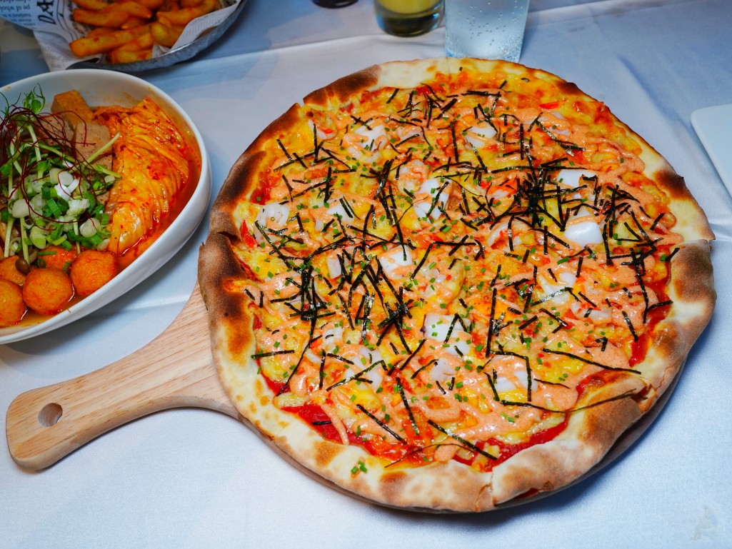 超大份量明太子鮮蝦墨魚 PIZZA