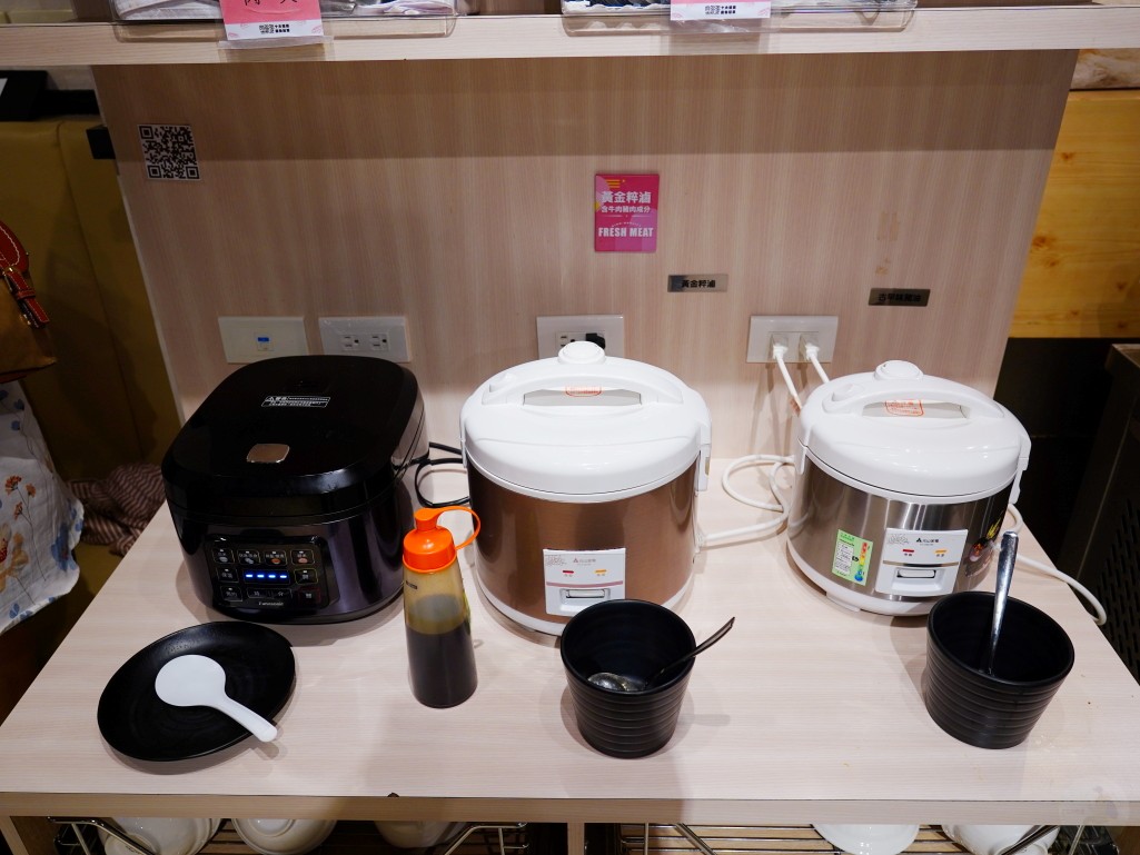 肉多多火鍋, 義大Outlet美食, 高雄義大店, 義大世界餐廳推薦, 高雄平價火鍋, 高雄吃到飽推薦, 爆炒石頭火鍋,火鍋,高雄火鍋,親子友善,自助吧吃到飽,生日優惠 肉多多火鍋, 義大Outlet美食, 高雄義大店, 義大世界餐廳推薦, 高雄平價火鍋, 高雄吃到飽推薦, 爆炒石頭火鍋,火鍋,高雄火鍋,親子友善,自助吧吃到飽,生日優惠