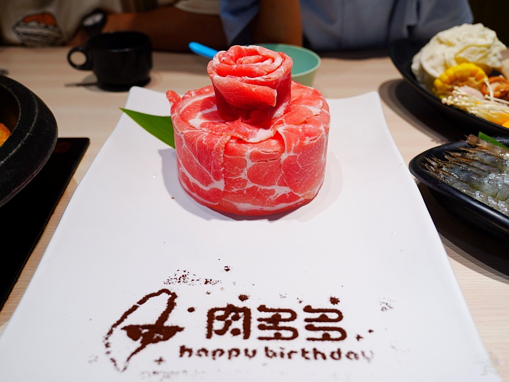 肉多多火鍋, 義大Outlet美食, 高雄義大店, 義大世界餐廳推薦, 高雄平價火鍋, 高雄吃到飽推薦, 爆炒石頭火鍋,火鍋,高雄火鍋,親子友善,自助吧吃到飽,生日優惠 肉多多火鍋, 義大Outlet美食, 高雄義大店, 義大世界餐廳推薦, 高雄平價火鍋, 高雄吃到飽推薦, 爆炒石頭火鍋,火鍋,高雄火鍋,親子友善,自助吧吃到飽,生日優惠
