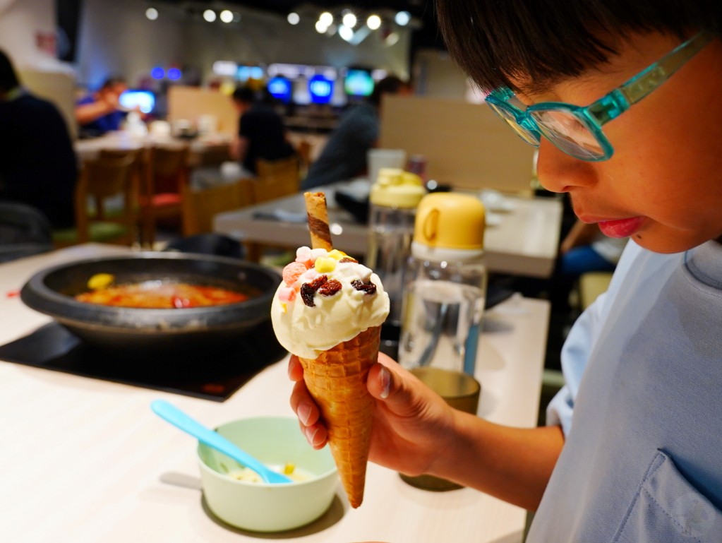 肉多多火鍋, 義大Outlet美食, 高雄義大店, 義大世界餐廳推薦, 高雄平價火鍋, 高雄吃到飽推薦, 爆炒石頭火鍋,火鍋,高雄火鍋,親子友善,自助吧吃到飽,生日優惠 肉多多火鍋, 義大Outlet美食, 高雄義大店, 義大世界餐廳推薦, 高雄平價火鍋, 高雄吃到飽推薦, 爆炒石頭火鍋,火鍋,高雄火鍋,親子友善,自助吧吃到飽,生日優惠