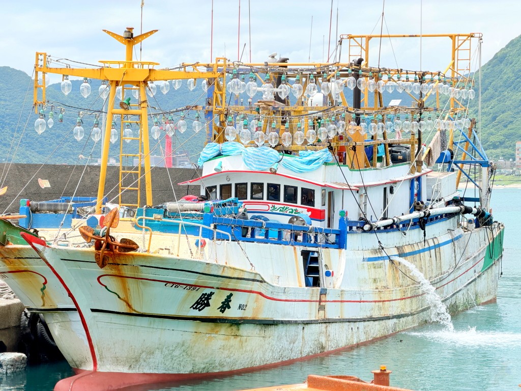 龜吼漁港漁船燈泡