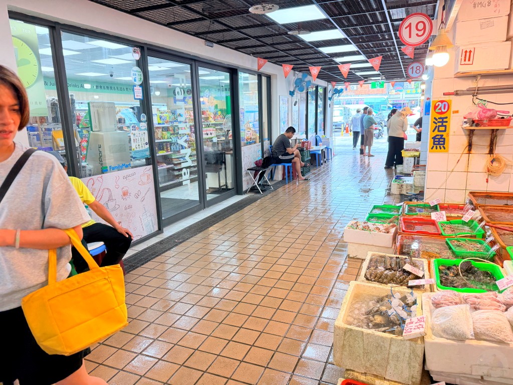 一樓全家便利商店