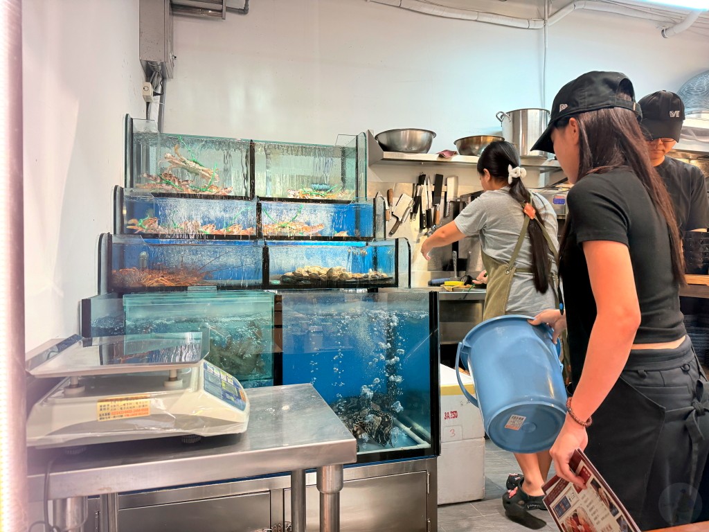 海嗑立食座位區