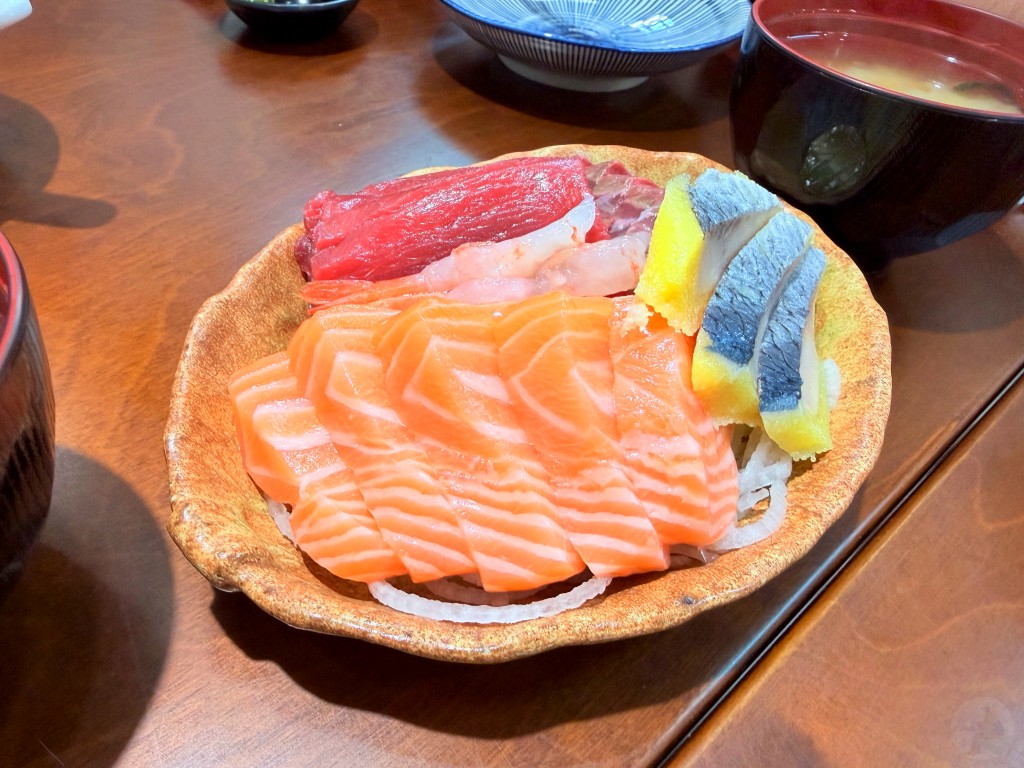 海嗑立食厚切生魚片