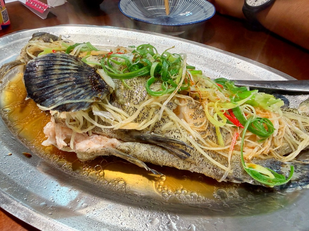 海嗑立食清蒸石斑魚