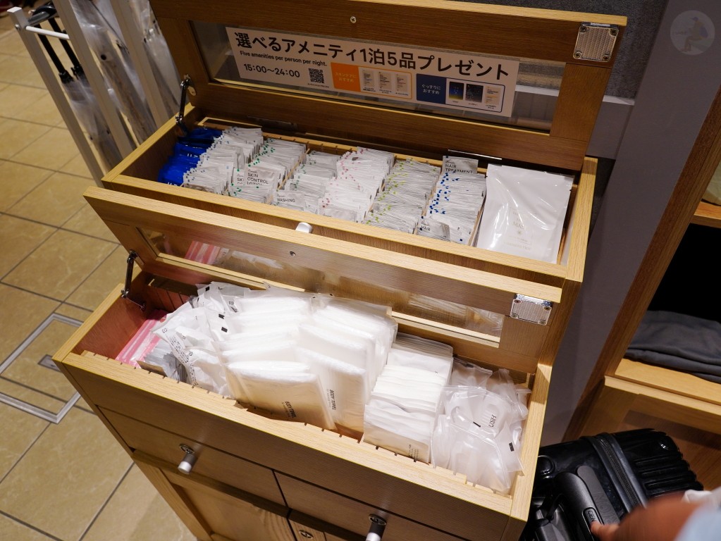 八戶超級天然溫泉酒店一樓自助備品索取區