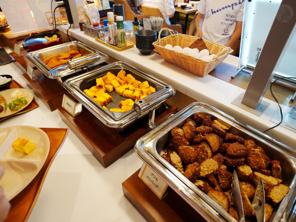 飯店早餐日式小菜與配菜取餐區