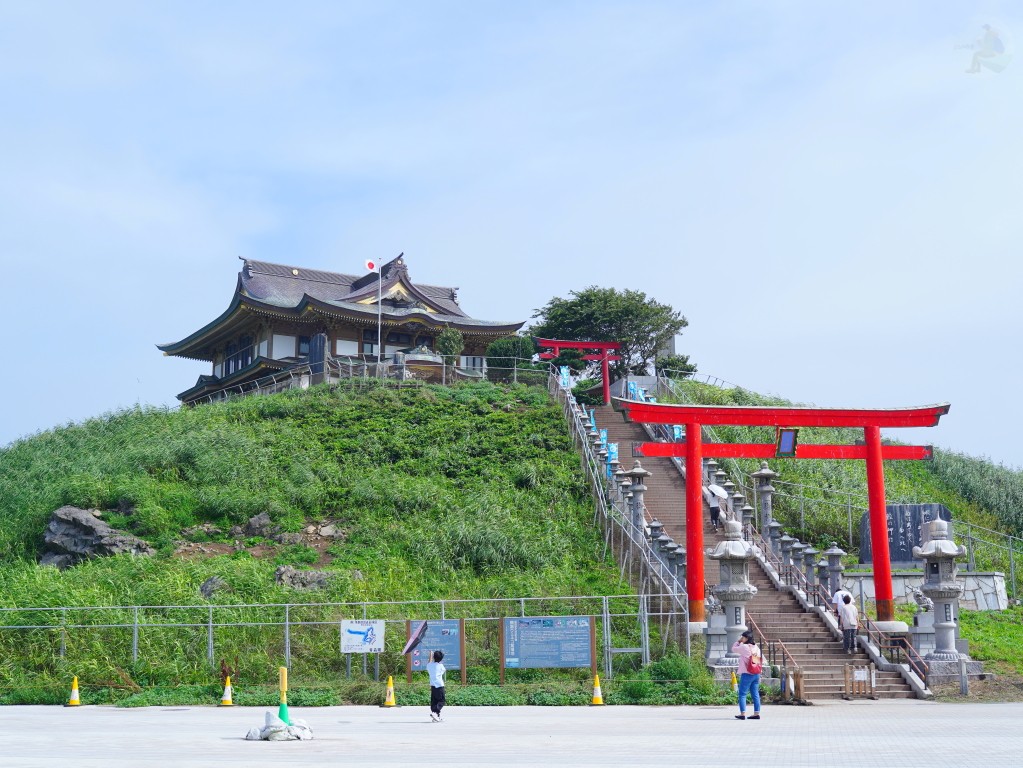 蕪嶋神社入口與蕪島全景-青森八戶種差海岸北端地標