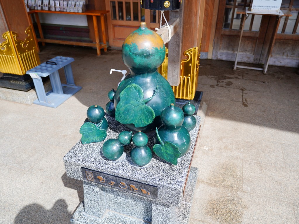 蕪嶋神社蕪菁造型開運雕像