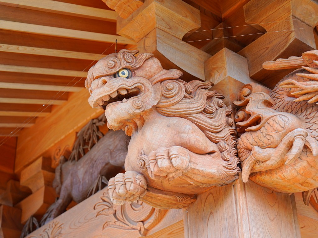 蕪嶋神社獅子木鼻鱗片與鬚角雕刻特寫