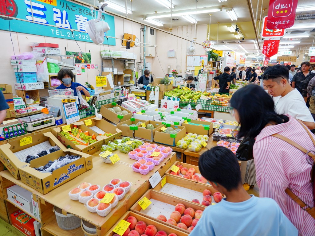 八食中心水果攤青森當季水果陳列