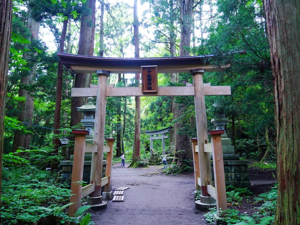 十和田神社二之鳥居的正面近拍