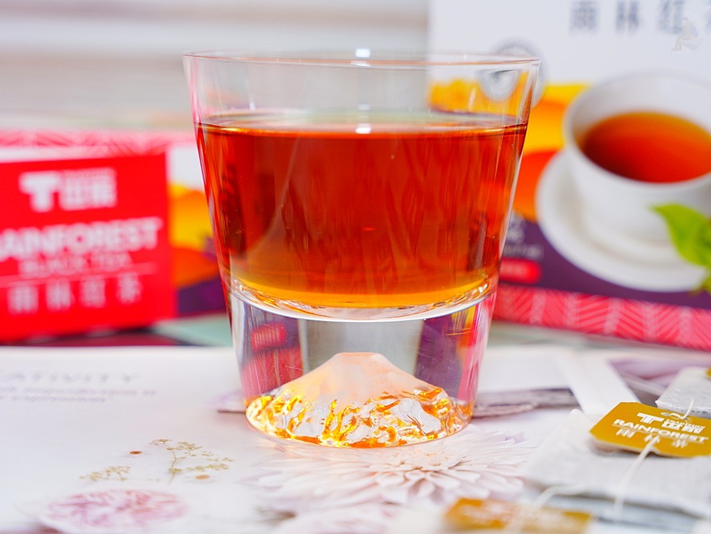 T世家雨林紅茶熱泡茶湯顏色